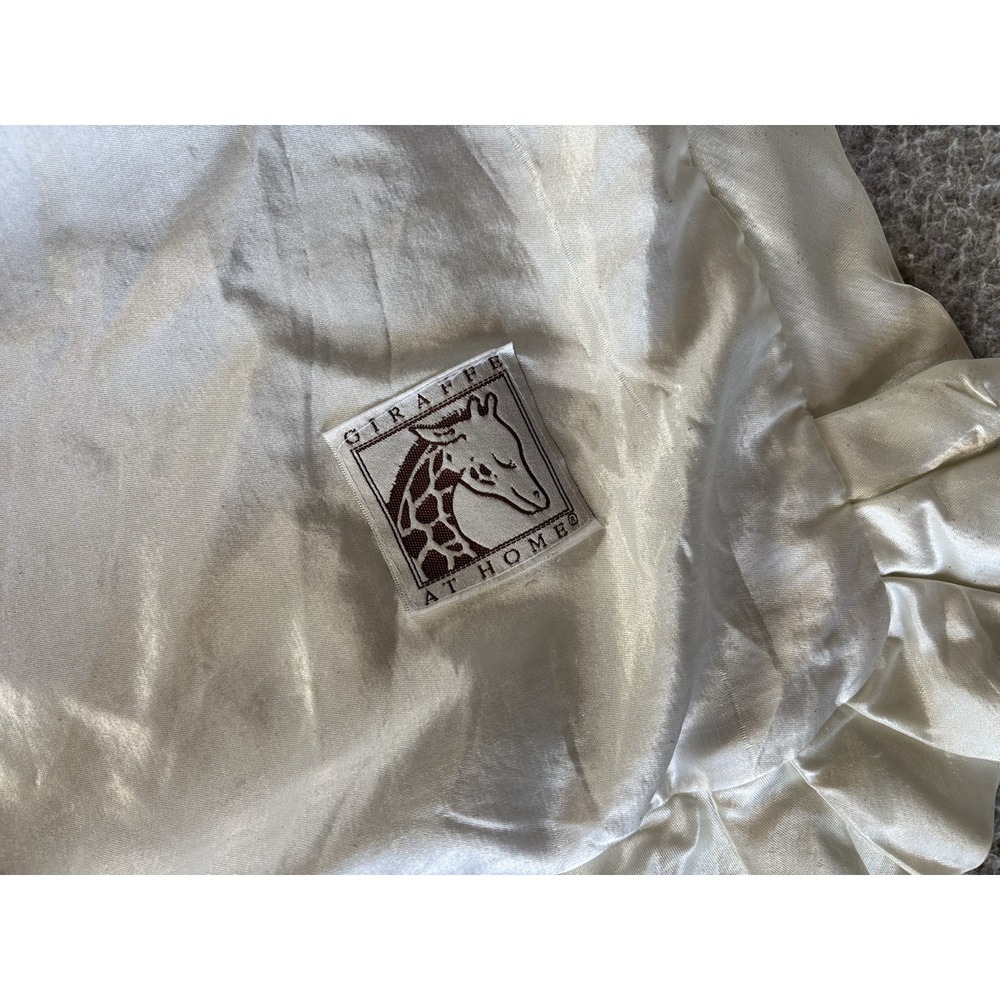 Giraffe At Home‎ Throw Blanket 41x55 Embossed Damask Silk Blend Satin Trim Cream - Picture 10 of 12